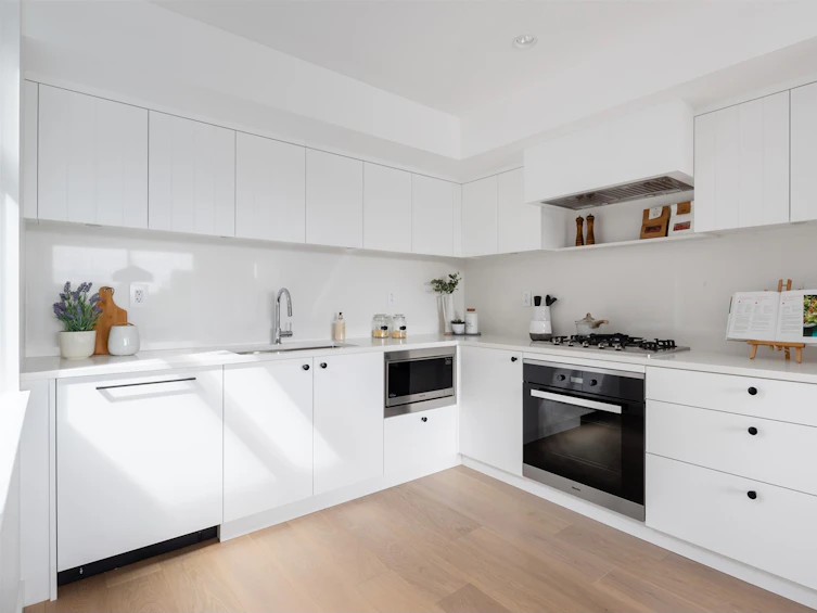 211-90 West King Edward Avenue, Vancouver, BC, V5Y 0N6