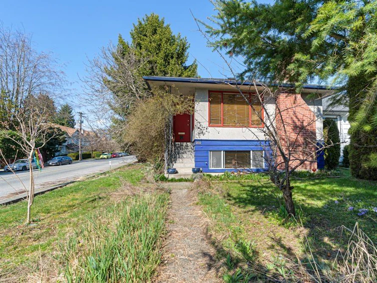 202 East 20th Street, North Vancouver, BC, V7L 3A5
