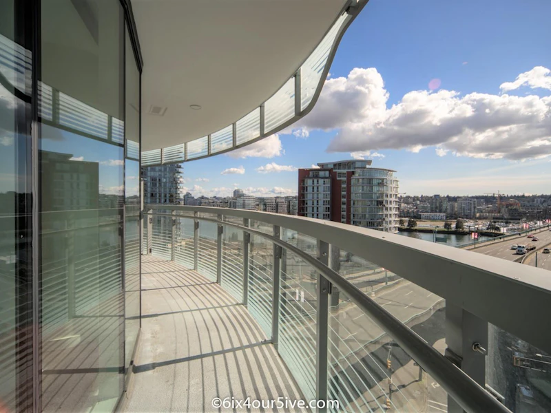 1085 - 87 Nelson Street, Vancouver BC