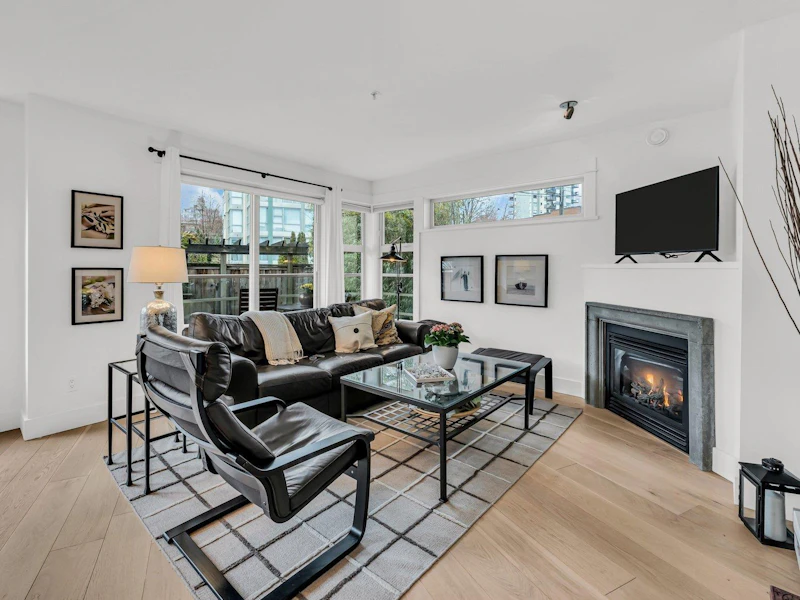 202 - 1586 W 11th Avenue, Vancouver BC V6J 2B6