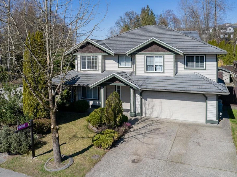23933 104th Avenue, Maple Ridge BC V2W 1V8