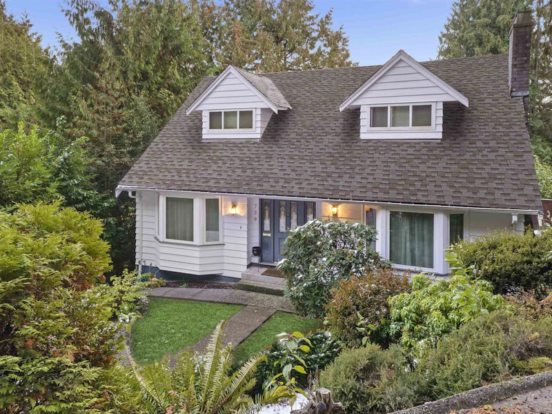 729 E St. James Road, North Vancouver BC V7K 1G9