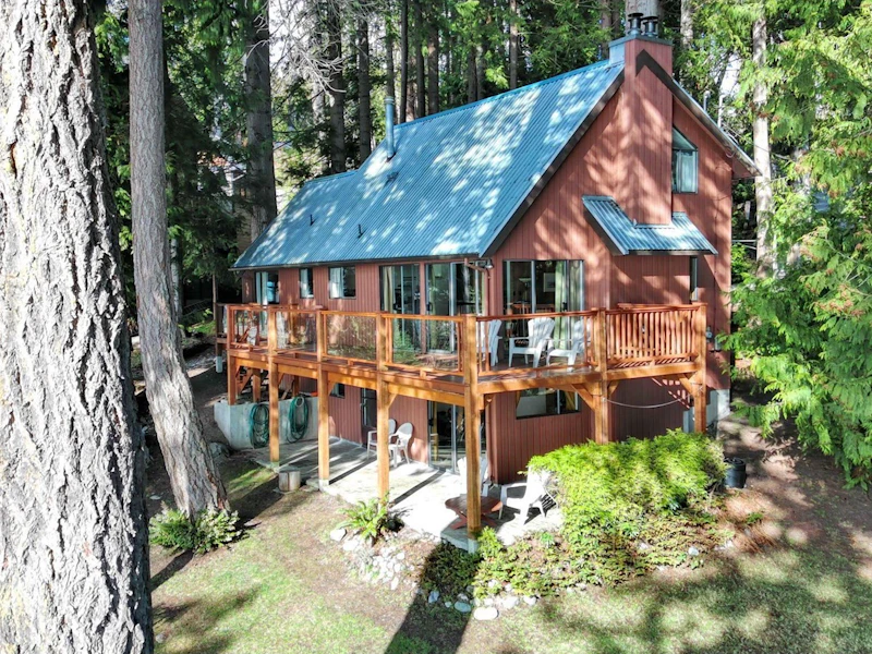 3355 Beach Avenue, Roberts Creek BC
