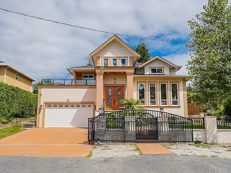 5749 Mckee Street, Burnaby BC V5J 2V2