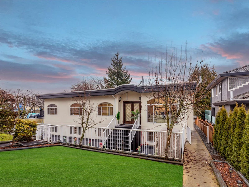 4012 Macdonald Avenue, Burnaby BC V5G 2Z4