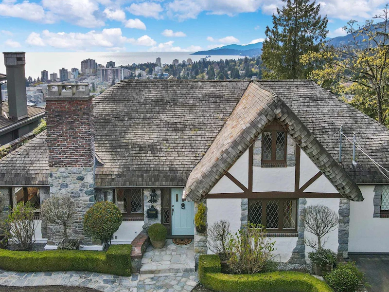 885 Braeside Street, West Vancouver BC V7T 2K7