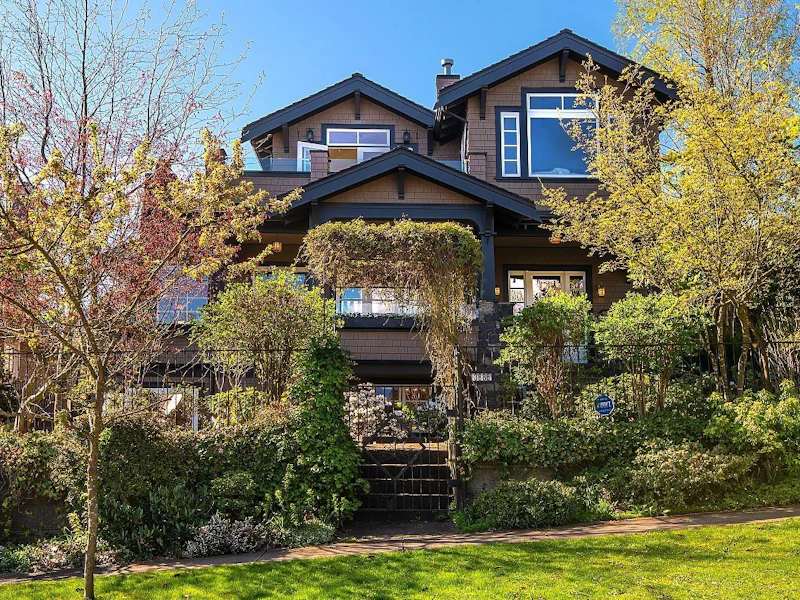 3886 W 11th Avenue, Vancouver BC V6R 2K9