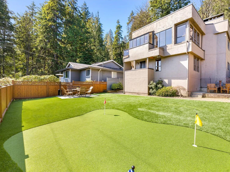 4225 Cliffmont Road, North Vancouver, BC, V7G 1J2