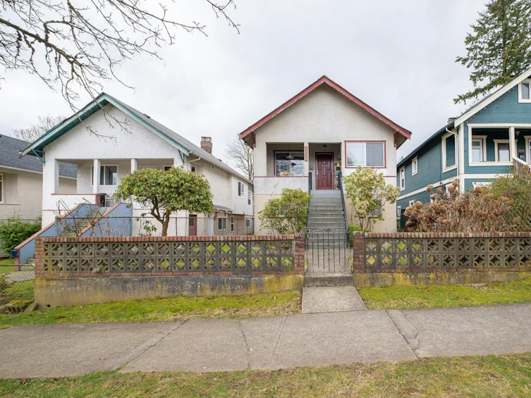 1136 East 27th Avenue, Vancouver, BC, V5V 2L6