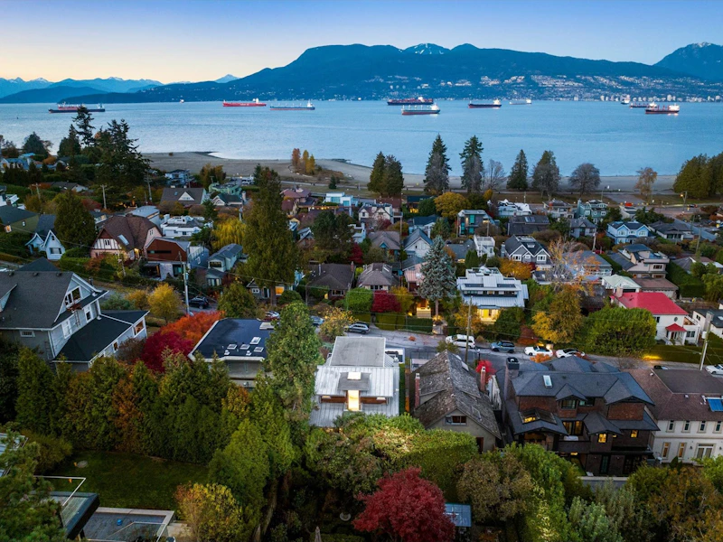 4554 Langara Avenue, Vancouver BC V6R 1C8