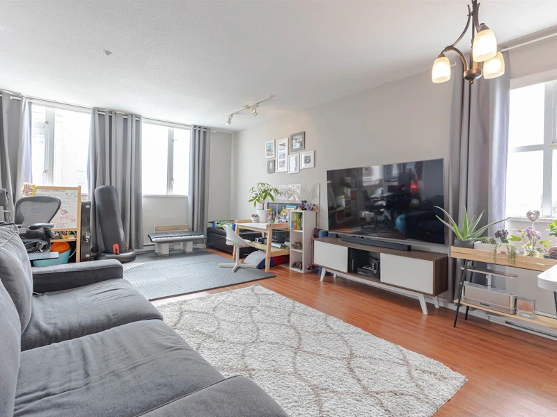 405 - 2418 E Broadway Avenue, Vancouver BC V5M 4T9