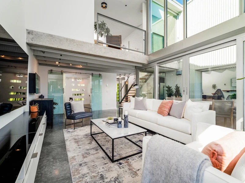 402 - 4387 W 10th Avenue, Vancouver BC V6R 2H6