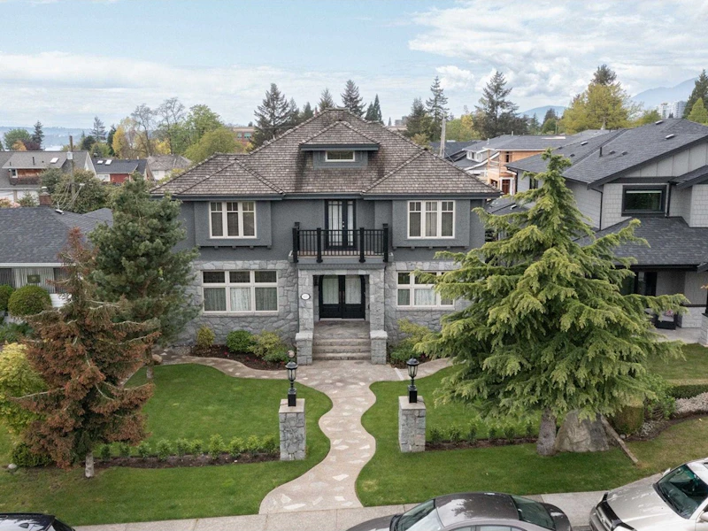 837 Grand Boulevard, North Vancouver BC V7L 3W6