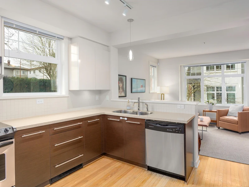 3752 Welwyn Street, Vancouver BC V5N 3Y9