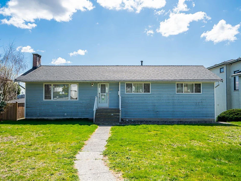 6870 Hycrest Drive, Burnaby BC V5B 2X2