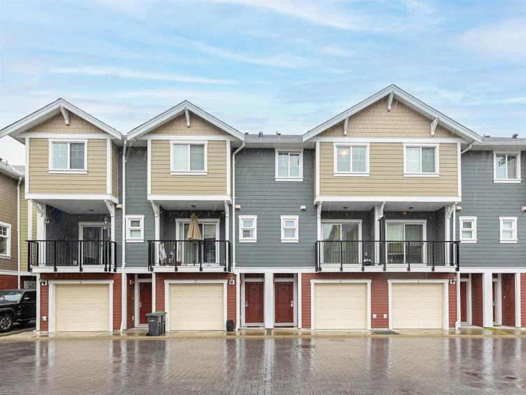 4-1111 Ewen Avenue, New Westminster, BC, V3M 5E3