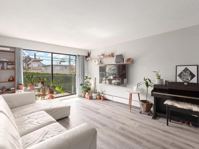 208 - 2222 Cambridge Street, Vancouver BC V5L 1E6