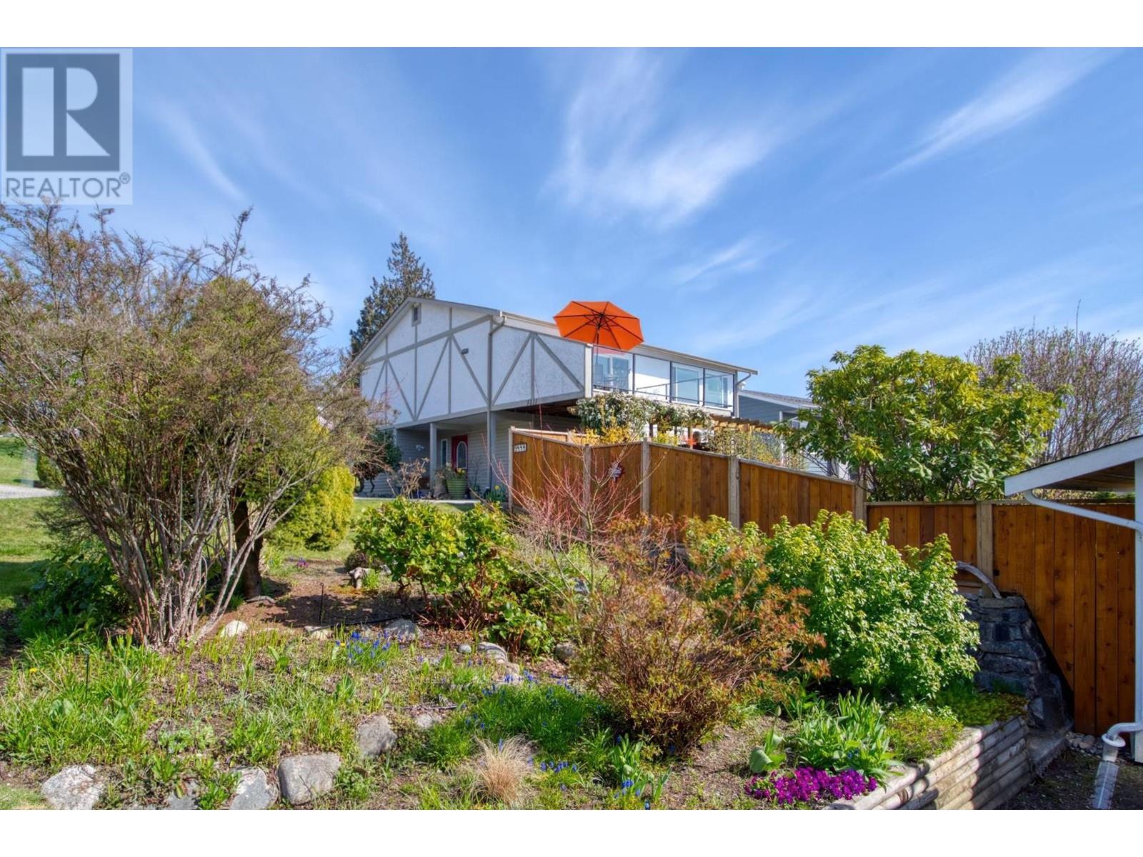 5111 Bay Road, Sechelt, BC, V7Z 0B5