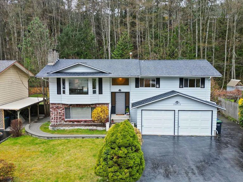 38415 Westway Avenue, Squamish BC V8B 0T6