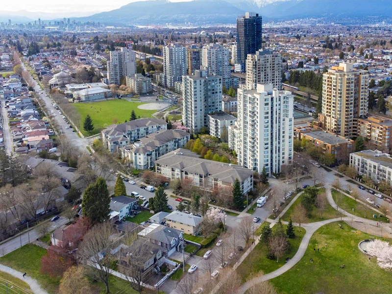 1007 - 3588 Crowley Drive, Vancouver BC V5R 6H3