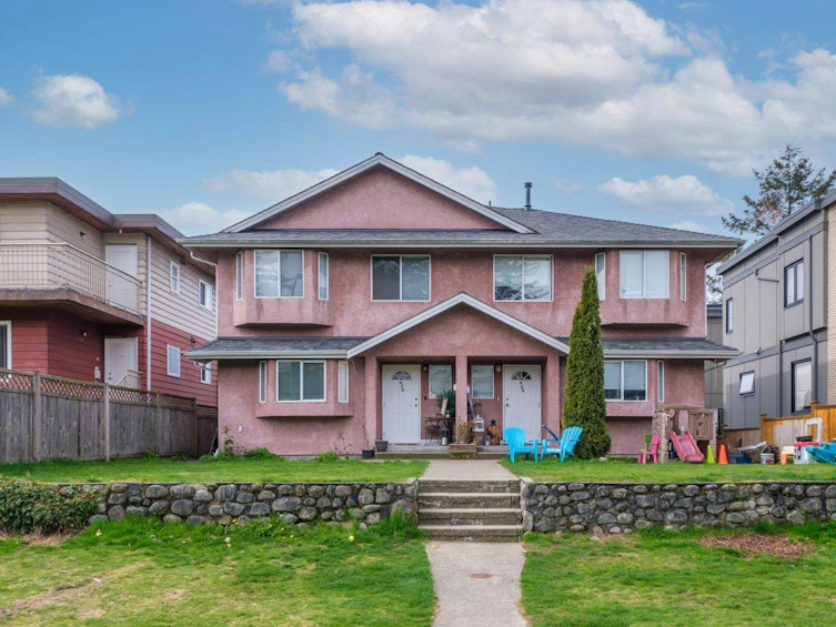 423-423-425 East 2nd Street, North Vancouver, BC, V7L 1C9