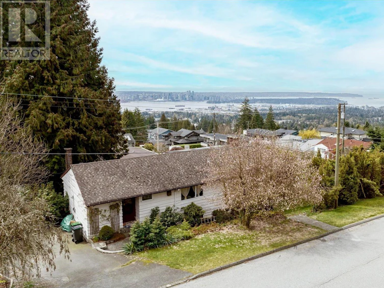 211 Tamarack Road, North Vancouver, BC, V7N 1S3