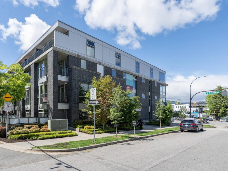 203 - 2511 Quebec Street, Vancouver BC V5T 0B6