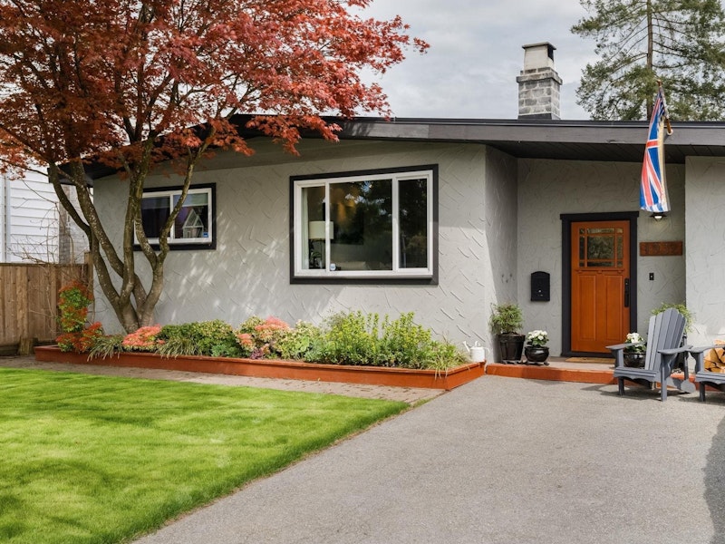 1932 Jones Avenue, North Vancouver BC V7M 2W5