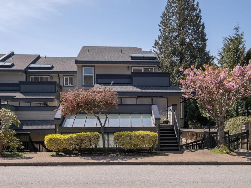 2466 Haywood Avenue, West Vancouver BC V7V 1Y1