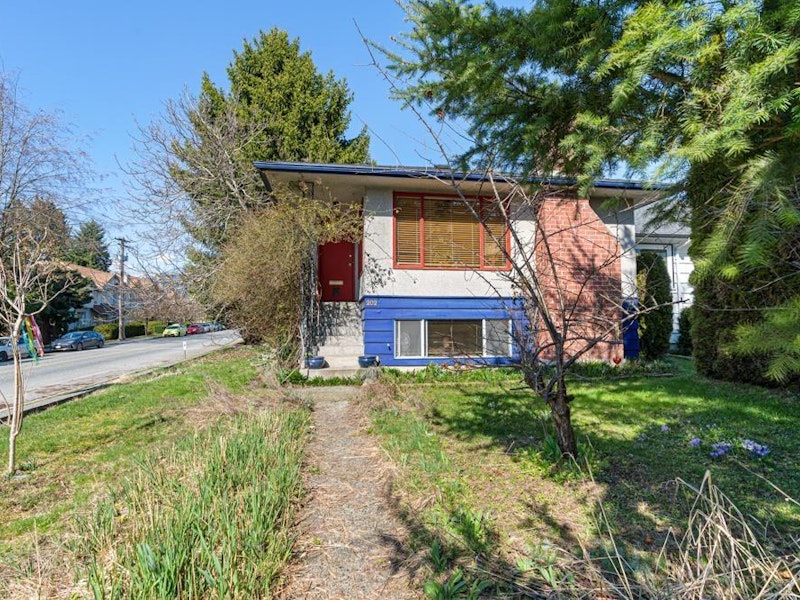 202 E 20th Street, North Vancouver BC V7L 3A5