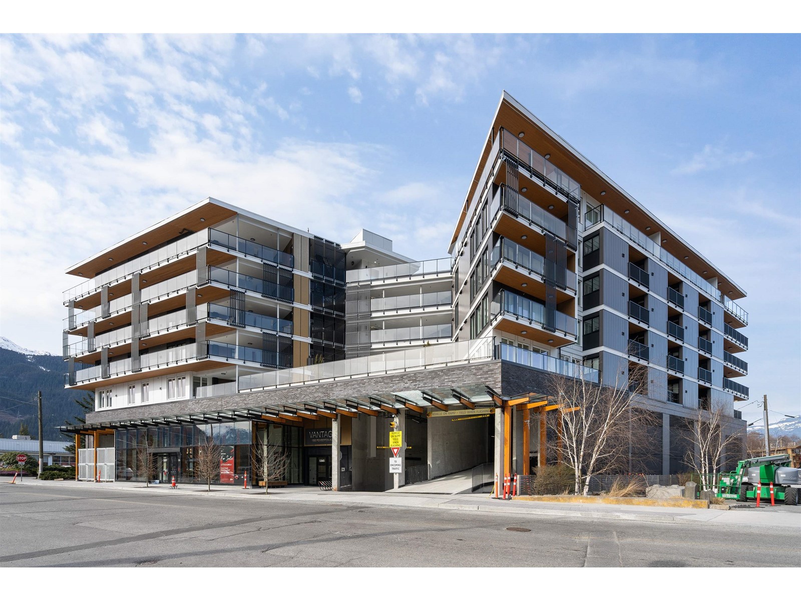 415-1365 Pemberton Avenue, Squamish, BC, V8B 1B7