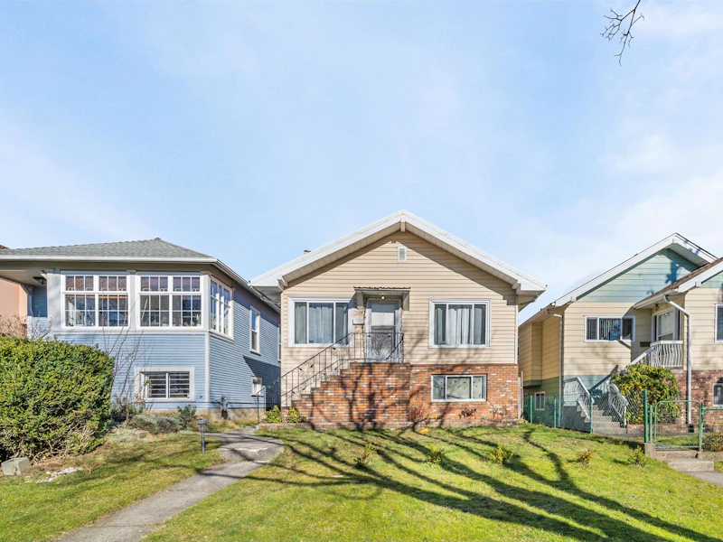 2715 E Pender Street, Vancouver BC V5K 2B9