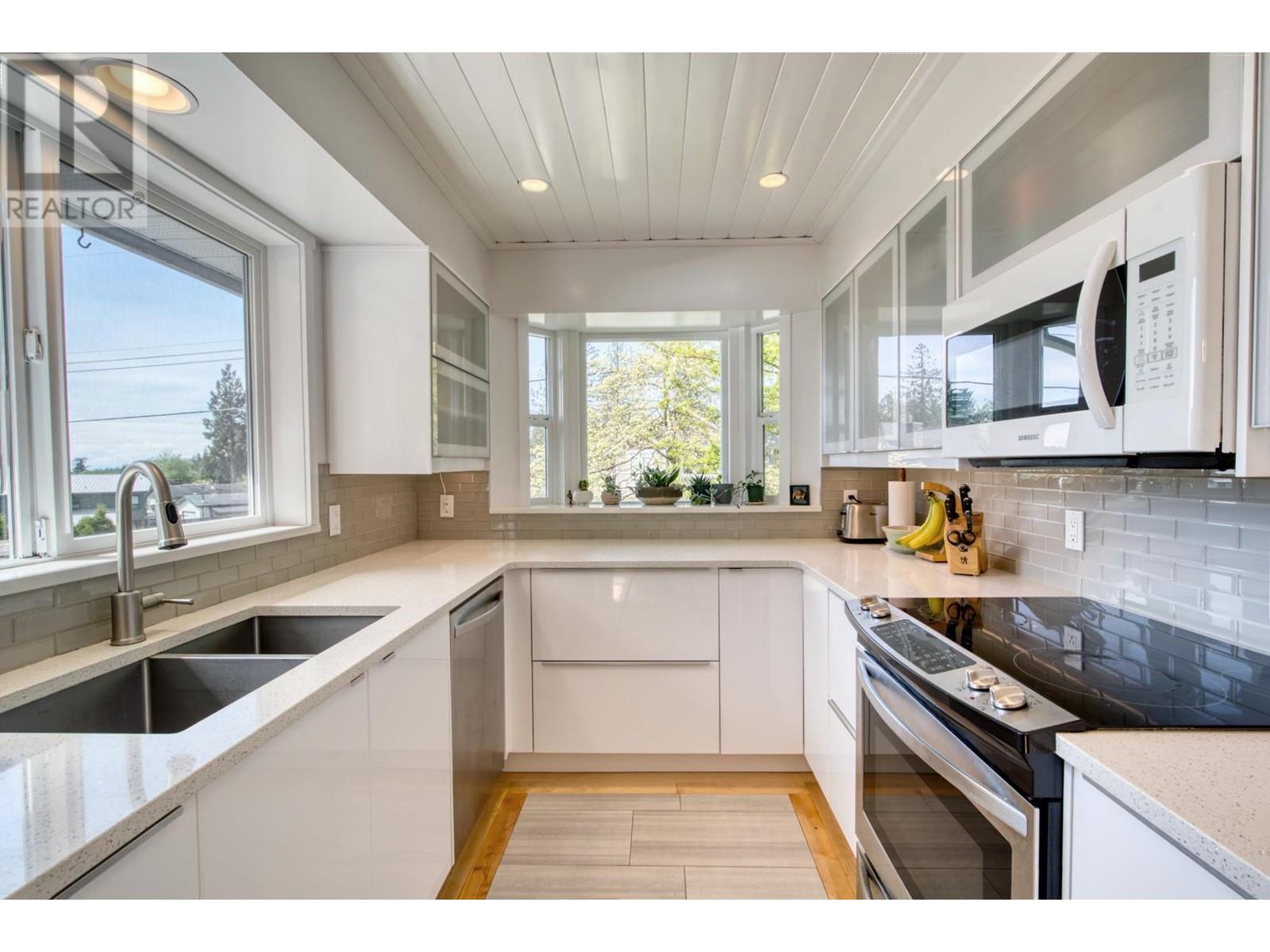 736 Creekside Crescent, Gibsons, BC, V0N 1V9
