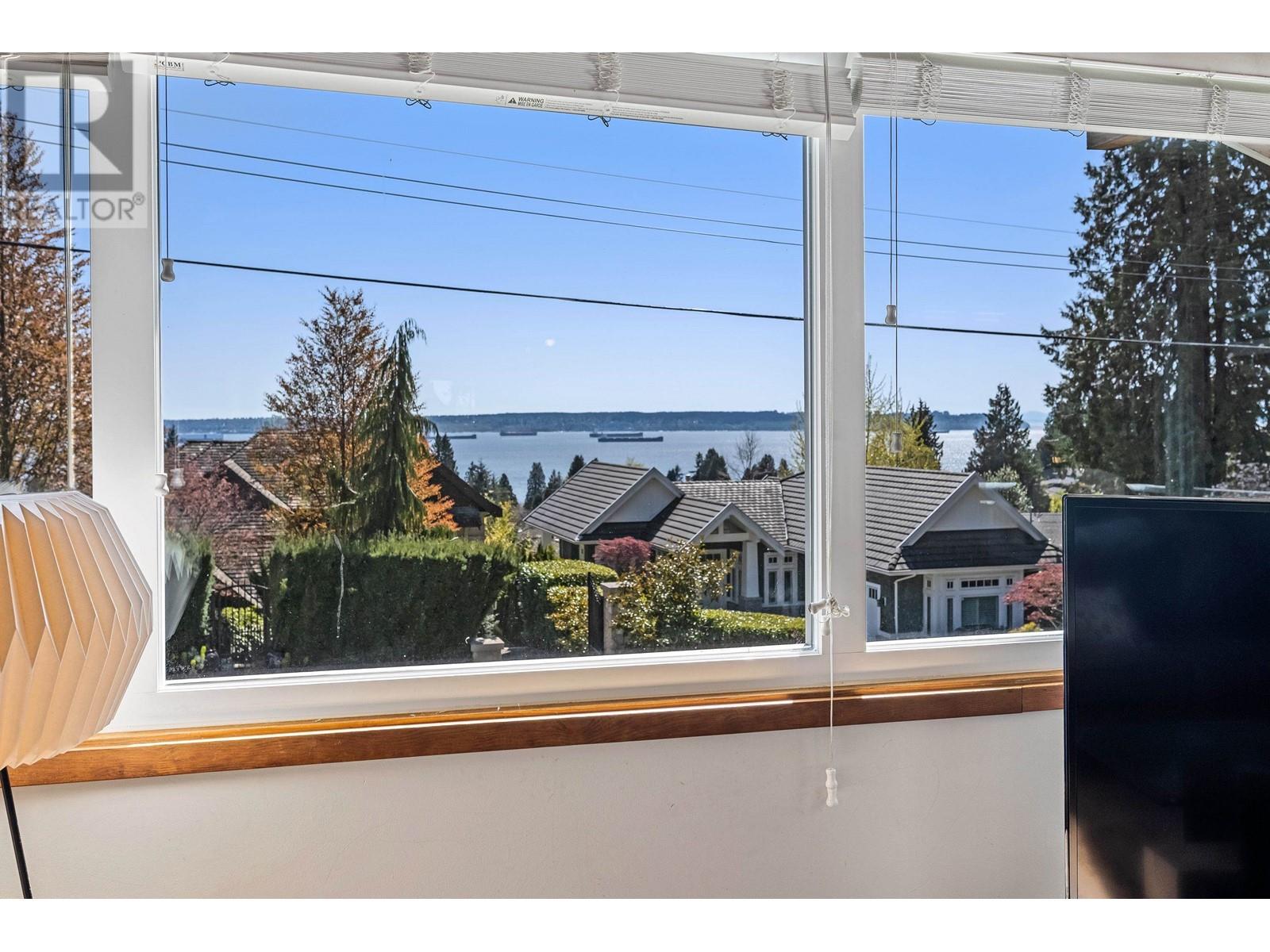 2469 Ottawa Avenue, West Vancouver, BC, V7V 2T2