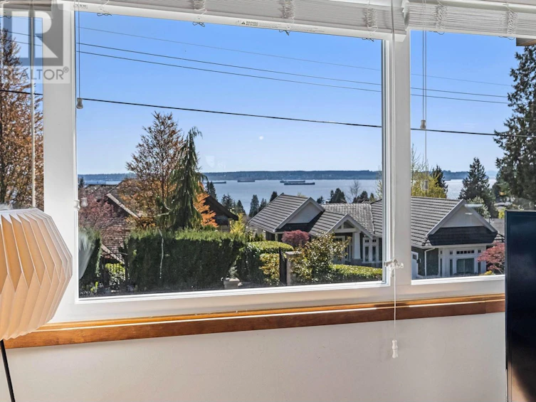 2469 Ottawa Avenue, West Vancouver, BC, V7V 2T2