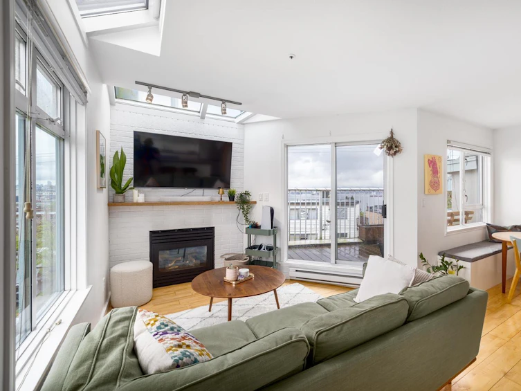 301-2215 Mcgill Street, Vancouver, BC, V5L 1C3
