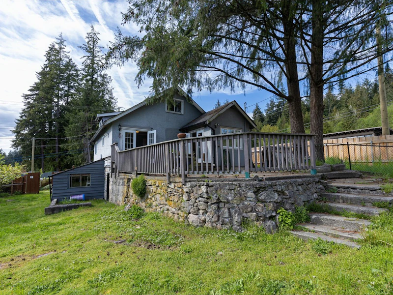 2475 Sunshine Coast Highway, Roberts Creek BC