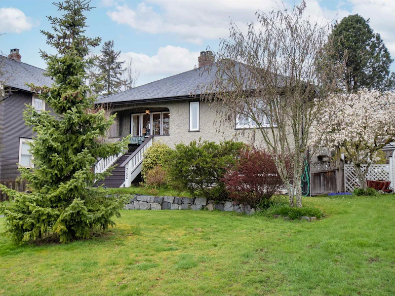 742 E 6th Street, North Vancouver BC V7L 1R6
