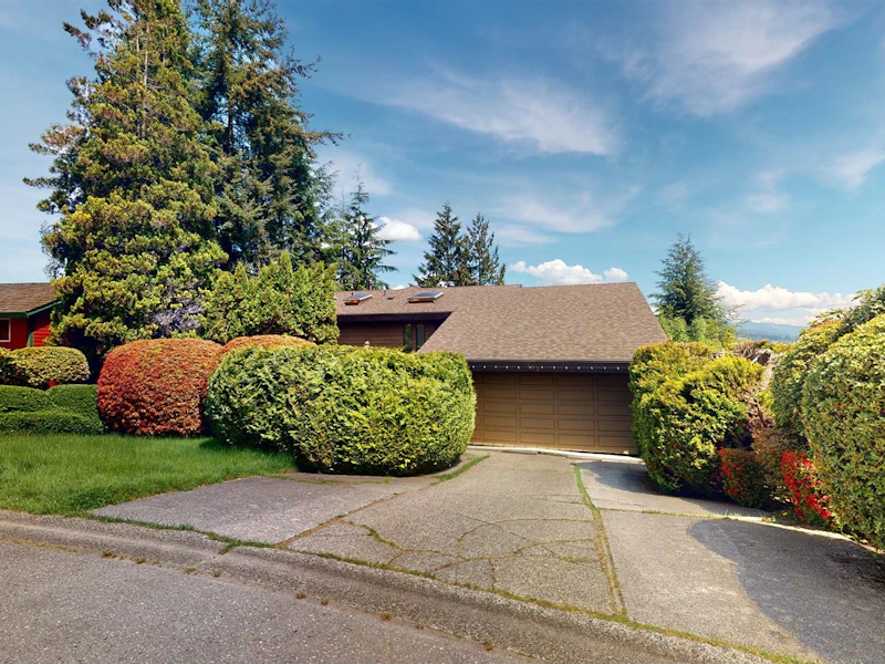 737 Carleton Drive, Port Moody BC V3H 3K7