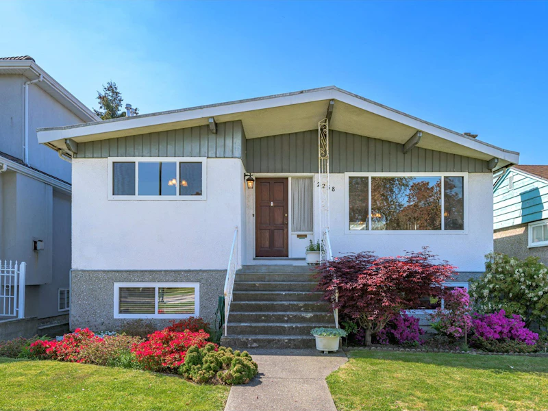 2258 E 39th Avenue, Vancouver BC V5P 1H8