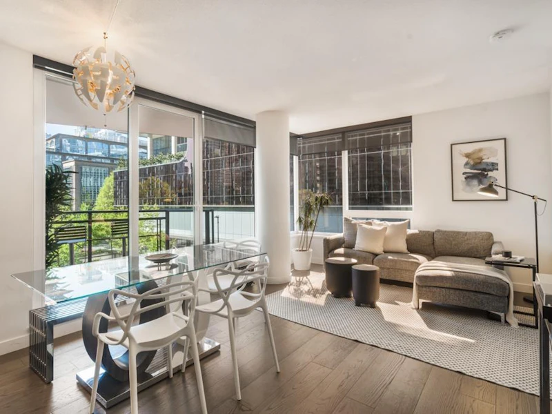 322 - 68 Smithe Street, Vancouver BC V6B 1M7