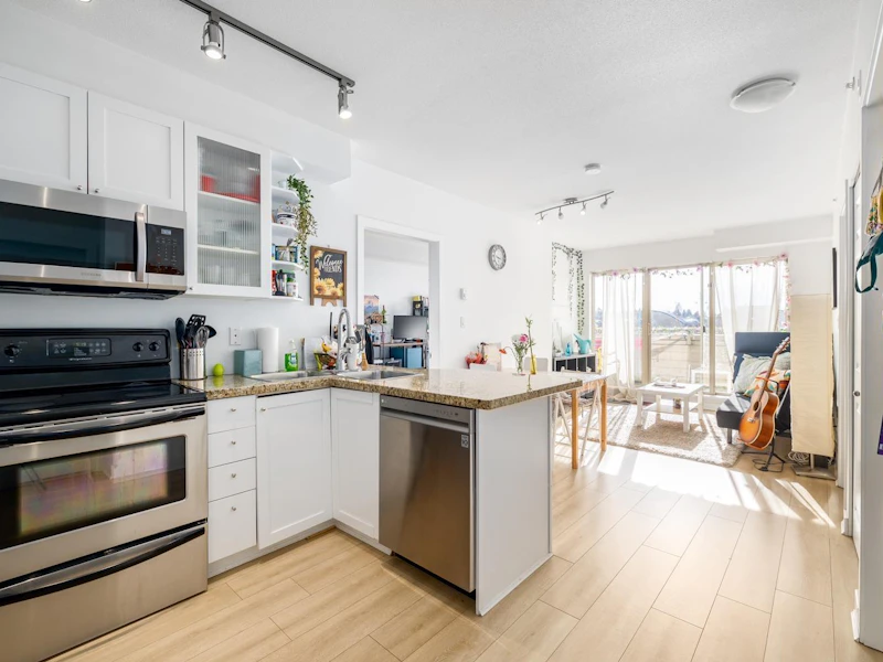 PH9 - 702 E King Edward Avenue, Vancouver BC V5V 0A9