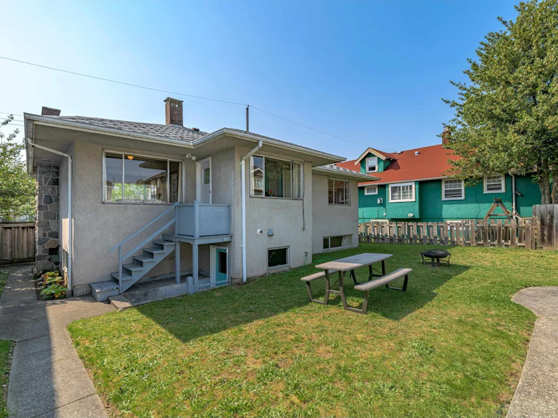 5070 Boundary Road, Burnaby BC V5R 2P1