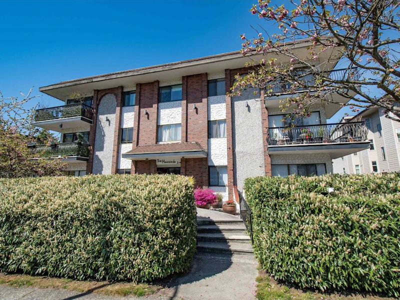 303 - 214 E 15th Street, North Vancouver BC V7L 2R3
