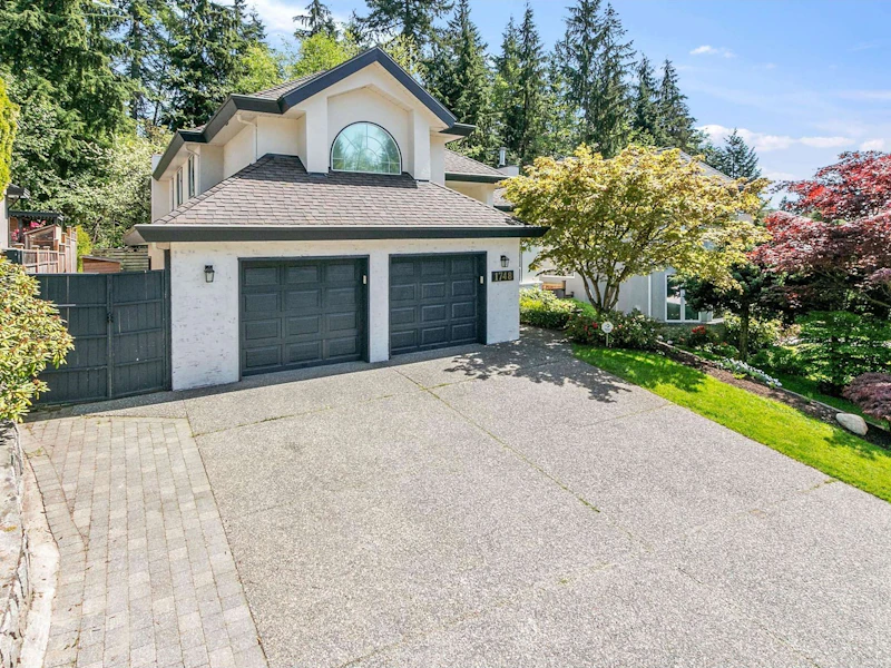 1748 Emerson Court, North Vancouver BC V7H 2Y6