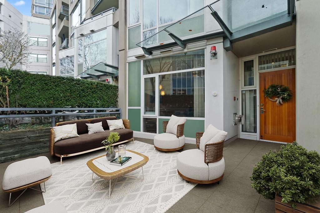 111-1383 Marinaside Crescent, Vancouver, BC, V6Z 2X1