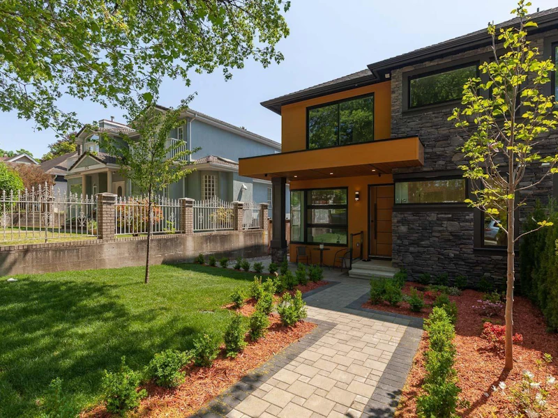 1 - 256 E 44th Avenue, Vancouver BC V5W 1V9
