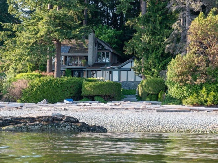 3581 Beach Avenue, Roberts Creek, BC, V0N 2W2