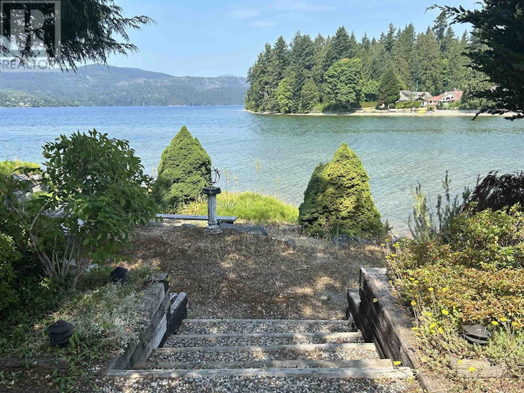 6315 Marmot Road, Sechelt, BC, V7Z 0L2