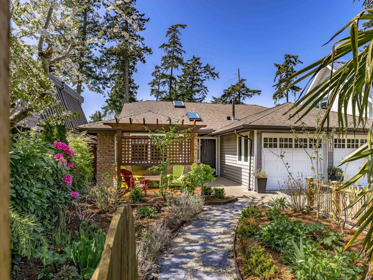 175 65b Street, Delta, BC, V4L 1M9